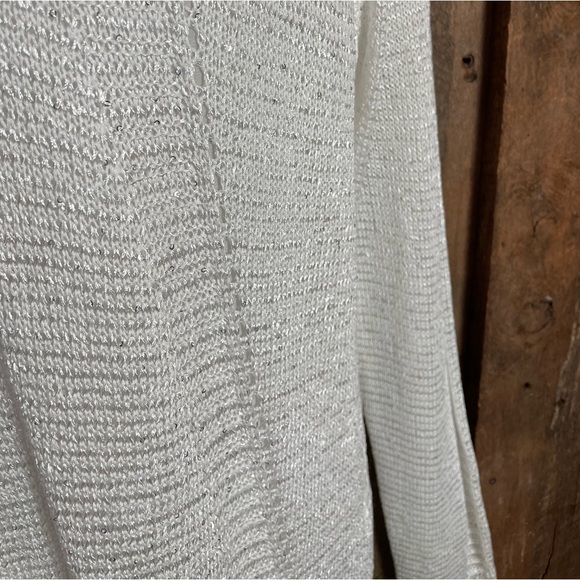 Sioni NWOT White Shimmer Lined Long Sleeved Sweater - Medium - Picture 4 of 10
